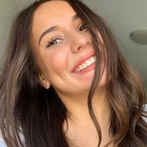 Meet your Posher, Chloe